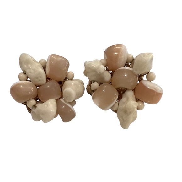 Miriam Haskell Earrings Vintage Signed Faux Coral Shell Beaded Clip/ Screw back - Picture 3 of 14